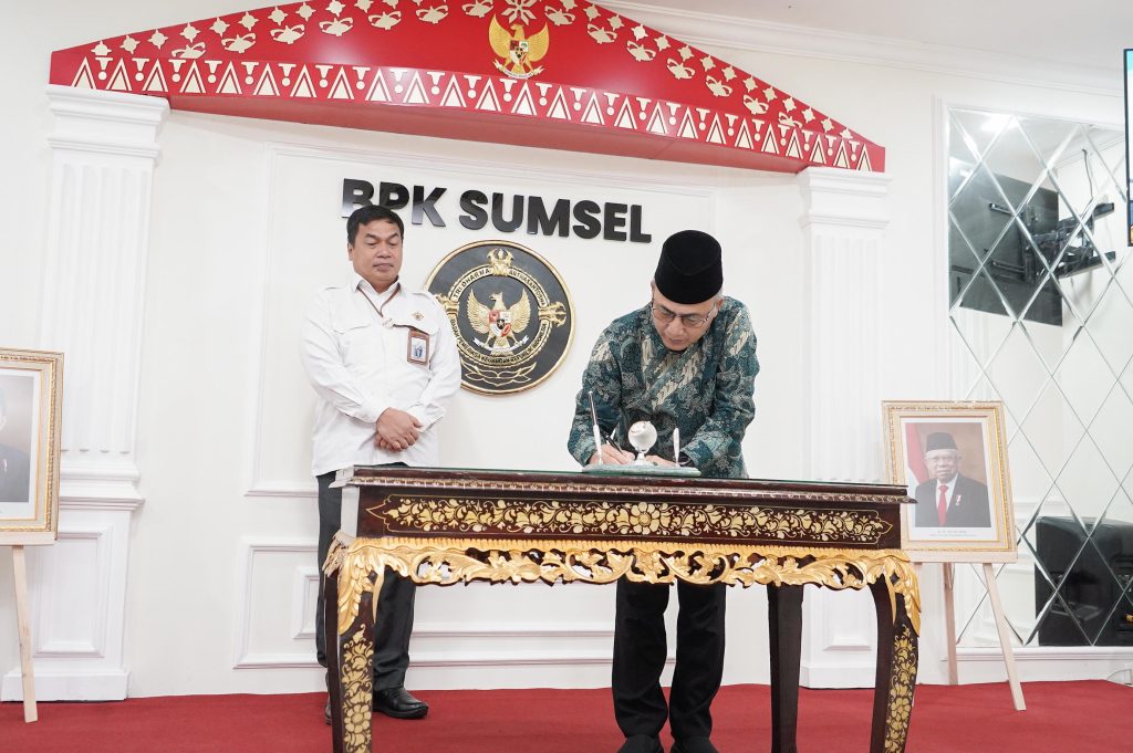 b4-3-1024x681 Pertama di Sumsel, Pj Bupati Muba Apriyadi Serahkan LKPD Tahun 2023