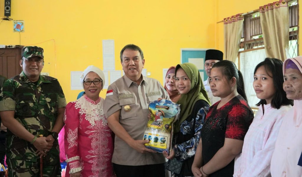 b5-1-1024x600 Mengisi Libur, Pj. Bupati Muara Enim Gelar Pasar Murah untuk Tekan Inflasi Daerah