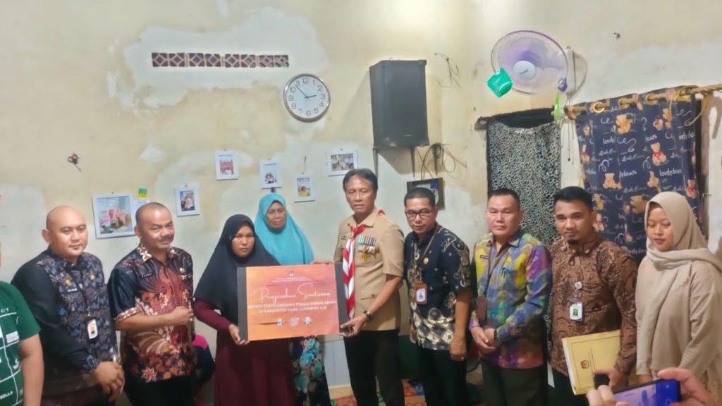 c1-1-1024x576 Petugas Linmas Meninggal Dunia, Pj Bupati dan KPU OKI Berikan Santunan