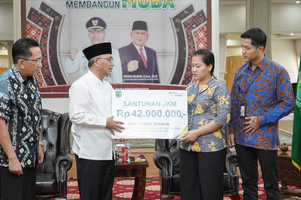 c3-1-1024x681 Ahli Waris Perangkat Desa/ Angota Sekretariat PPS Muara Medak Terima Santunan BPJS Ketenagakerjaan