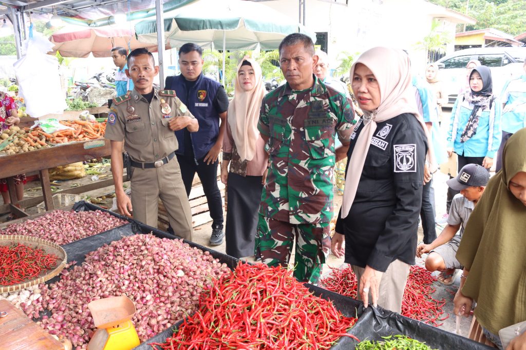 c4-2-1024x682 Pastikan Stok Kebutuhan Pokok, Pemkab Muba Chek Langsung ke Pasar Randik