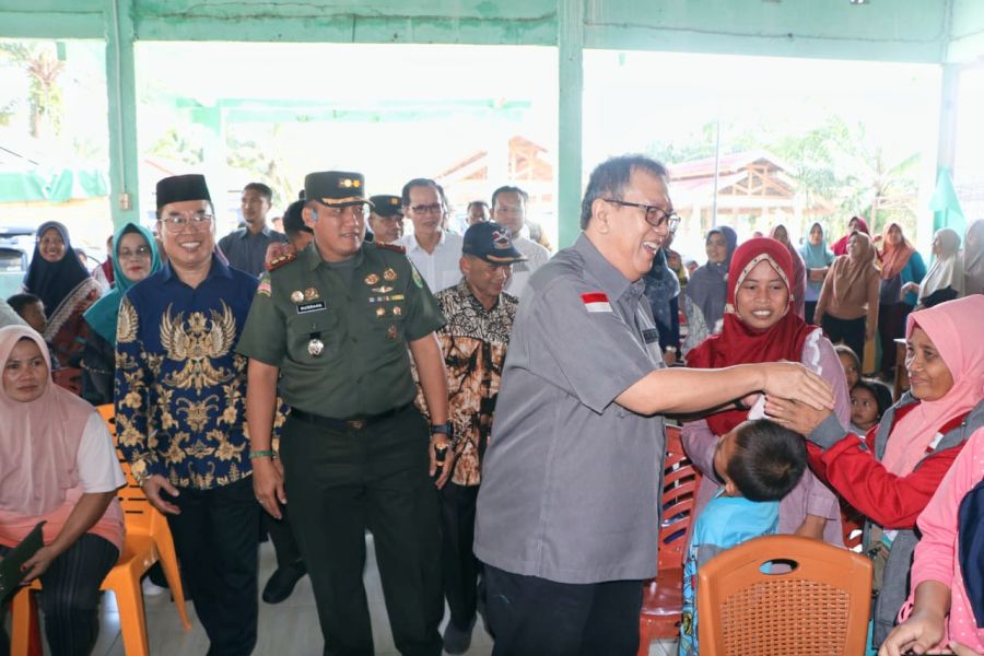 A3-4 Masyarakat Kecamatan Muara Enim Antusias Serbu Gerakan Pangan Murah di Desa Saka Jaya