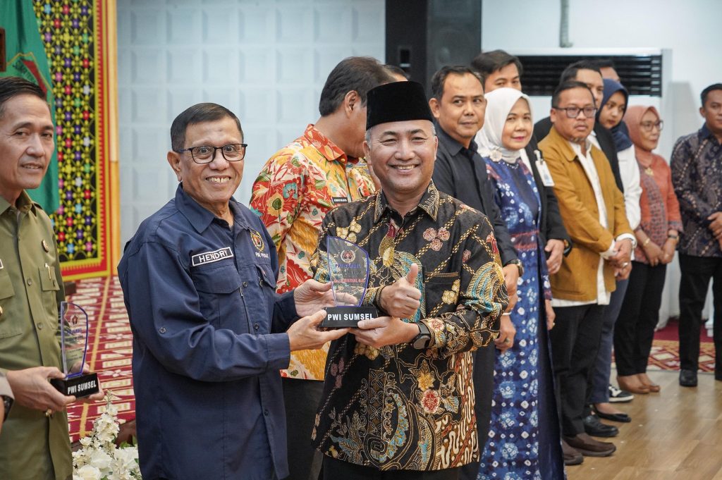 IMG-20240325-WA0183-1024x681 PWI Sumsel Nobatkan Pj Bupati Apriyadi Birokrat Peduli Pers