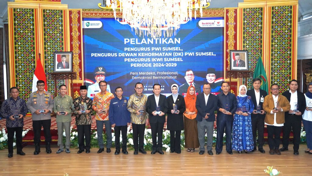 IMG-20240326-WA0016-1024x579 Pj. Bupati OKI Terima Anugerah Peduli Pers dari PWI Sumsel