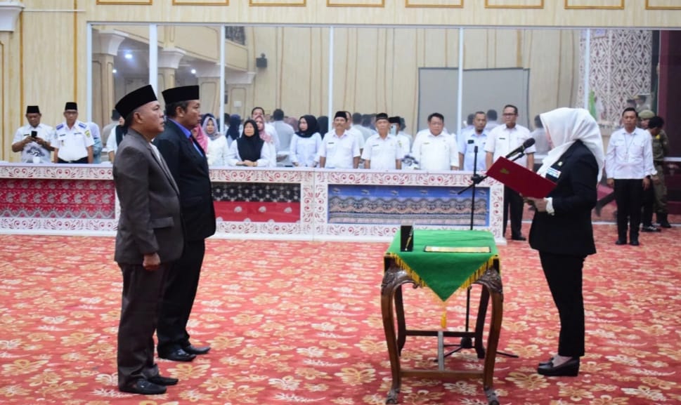 c3-1 Bupati Musi Rawas Hj Ratna Machmud Lantik 88 Kepsek SD, 25 Kepsek SMP