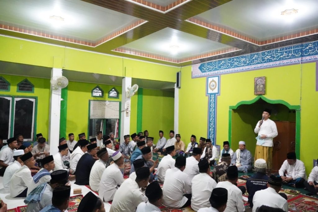 safari-ramadhan-1445-h-bupati-ogan-ilir-tingkatkan-ikatan-silaturahmi-antara-pemerintah-daerah-dan-masyarakat-1024x683 Safari Ramadhan di, Bupati Panca Wijaya Akbar Ajak Tingkatkan Silaturahmi