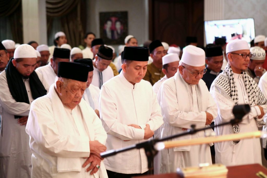 A3-1-1024x682 Salat Tarawih Berjamaah, Pj Gubernur Agus Fatoni Ingatkan Masyarakat Jaga Iklim Kondusif di Sumsel