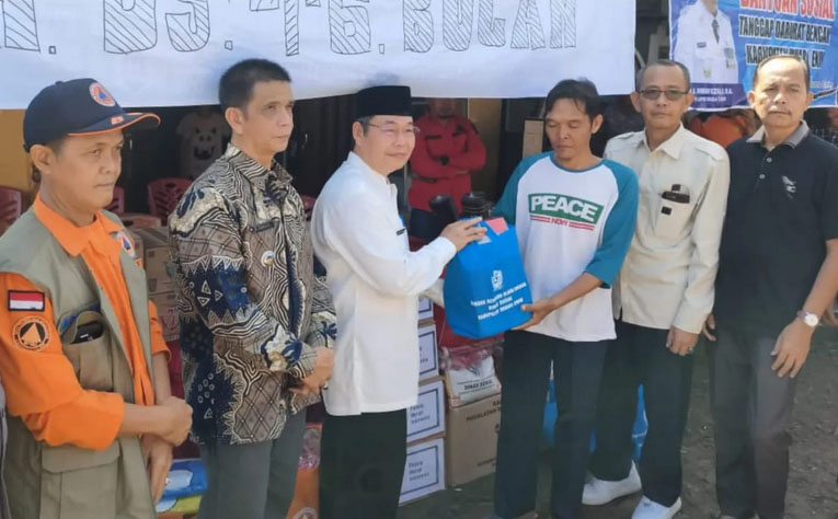 A4-7 Pemkab. Muara Enim Serahkan Bantuan Korban Bencana Kebakaran di Kecamatan Tanjung Agung