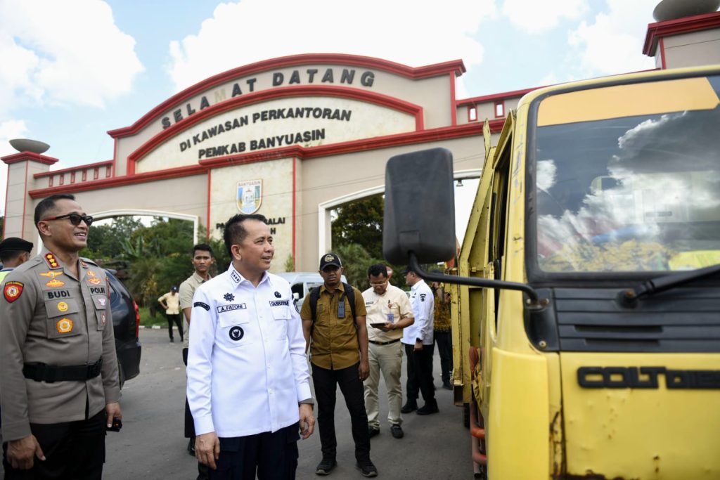 IMG-20240409-WA0035-1024x683 Pj Gubernur Agus Fatoni Stop Angkutan Truk Penyebab Kemacetan yang Melintas di Jalan Palembang - Betung