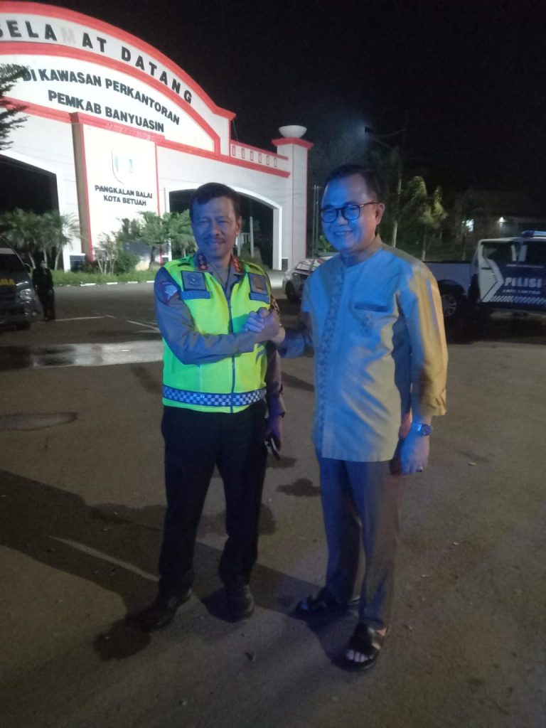 IMG-20240414-WA0049-1152x1536-1-768x1024 Dirlantas Polda Sumsel Bersama Pj Bupati Banyuasin Cek Arus Balik Situasi Aman dan Lancar