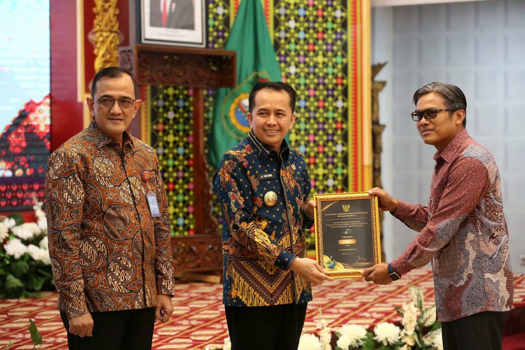 a4-1024x682 Pj Gubernur Agus Fatoni Serahkan Sertifikat Proper Bagi BUMN dan Perusahaan Swasta Peduli Lingkungan