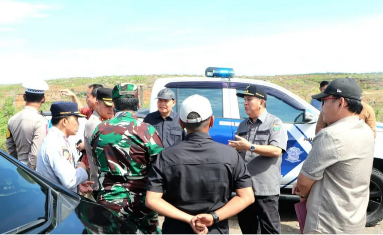 a4-3 Pj. Bupati Siapkan Jalan Alternatif Muara Harapan-Aur Duri