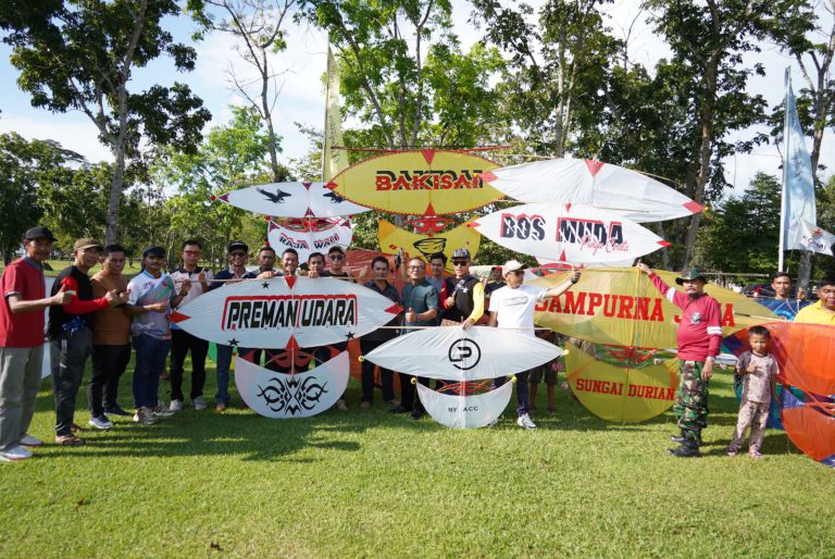 a6-2 HUT ke-22 Tahun Banyuasin, Kadis Porapar Banyuasin Gelar Festival Layang-Layang