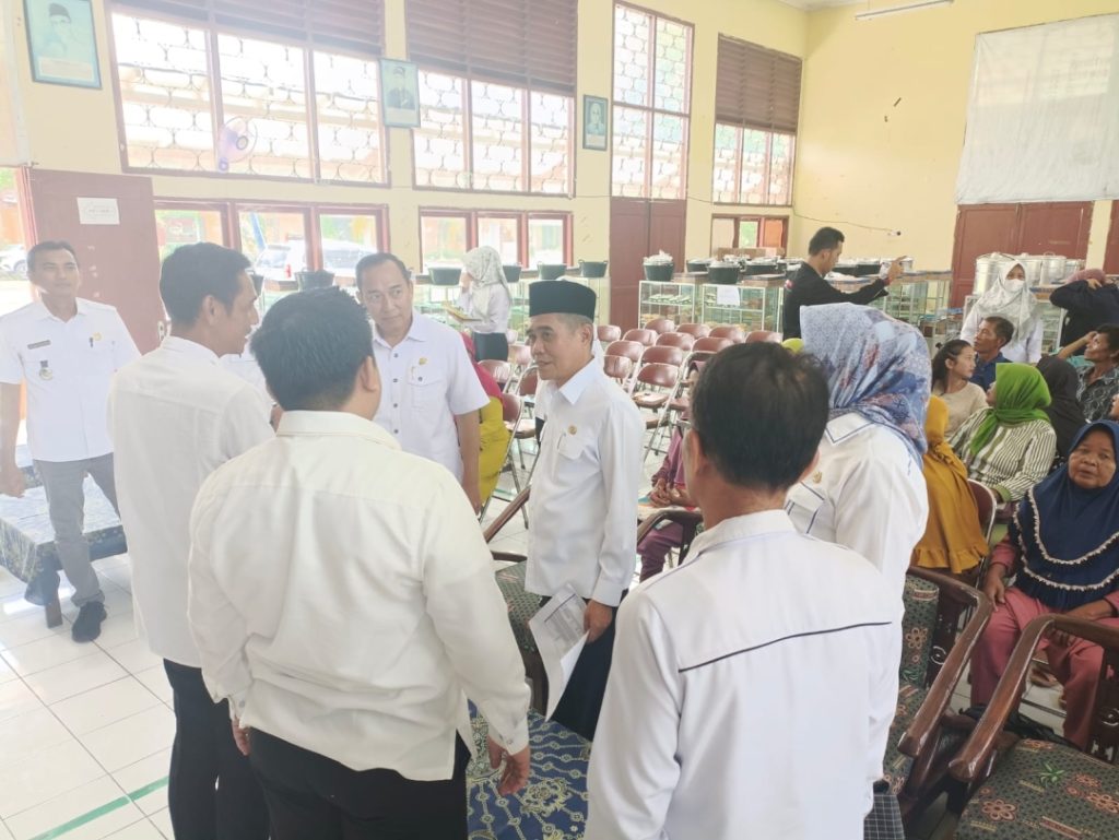 wabup-ardani-memantau-langsung-proses-pendistribusian-bantuan-usaha-ekonomi-produktif-uep-tahun-2024-1-1024x769 Apel Pengamanan Idul Fitri, Iimbau Masyarakat Mudik Lebih Awal