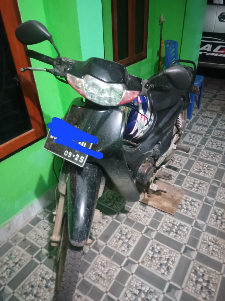 20240430_205224-768x1024 Motor Butut dan Kembang Tiga Warna