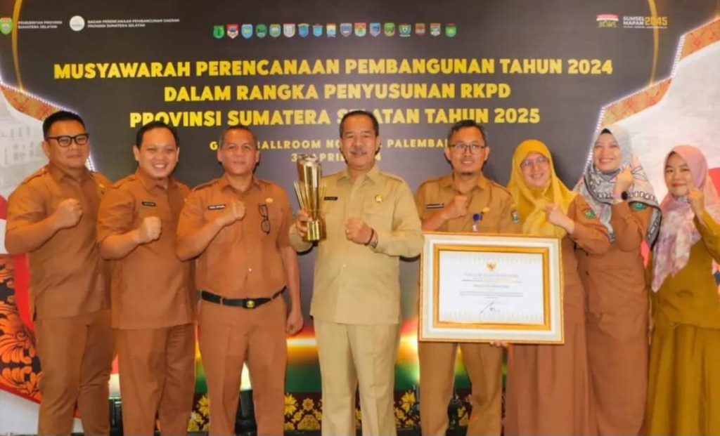 FB_IMG_1714564567842-1024x621 Luar Biasa !, Muara Enim Terbaik Pertama Pencapaian Pembangunan Daerah se-Sumatera Selatan