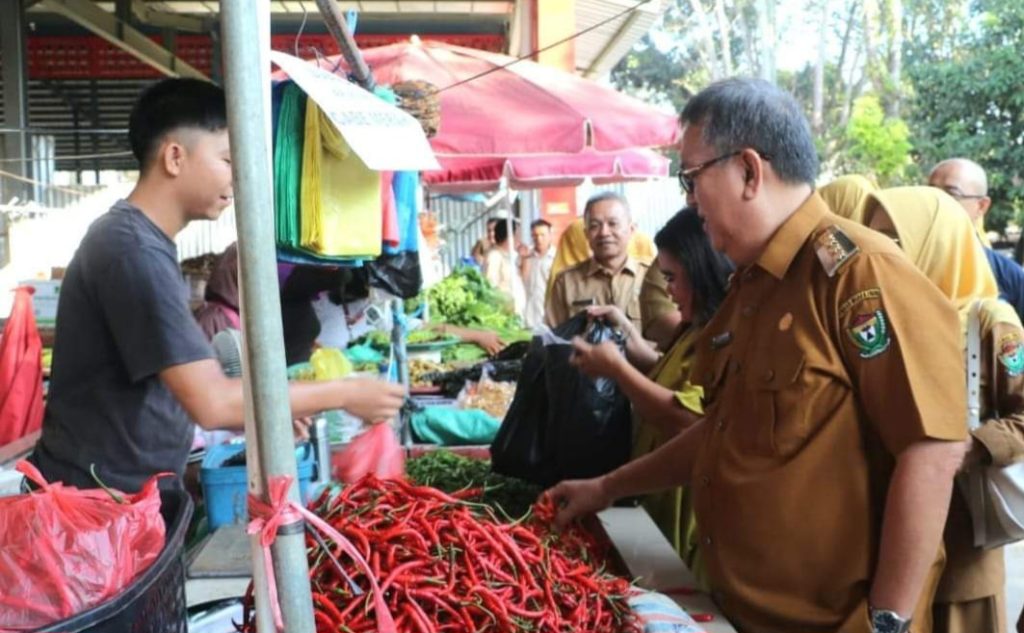 FB_IMG_1715590740890-1024x633 Operasi Pasar Murah, Pj. Bupati Subsidi 20 Macam Komoditas