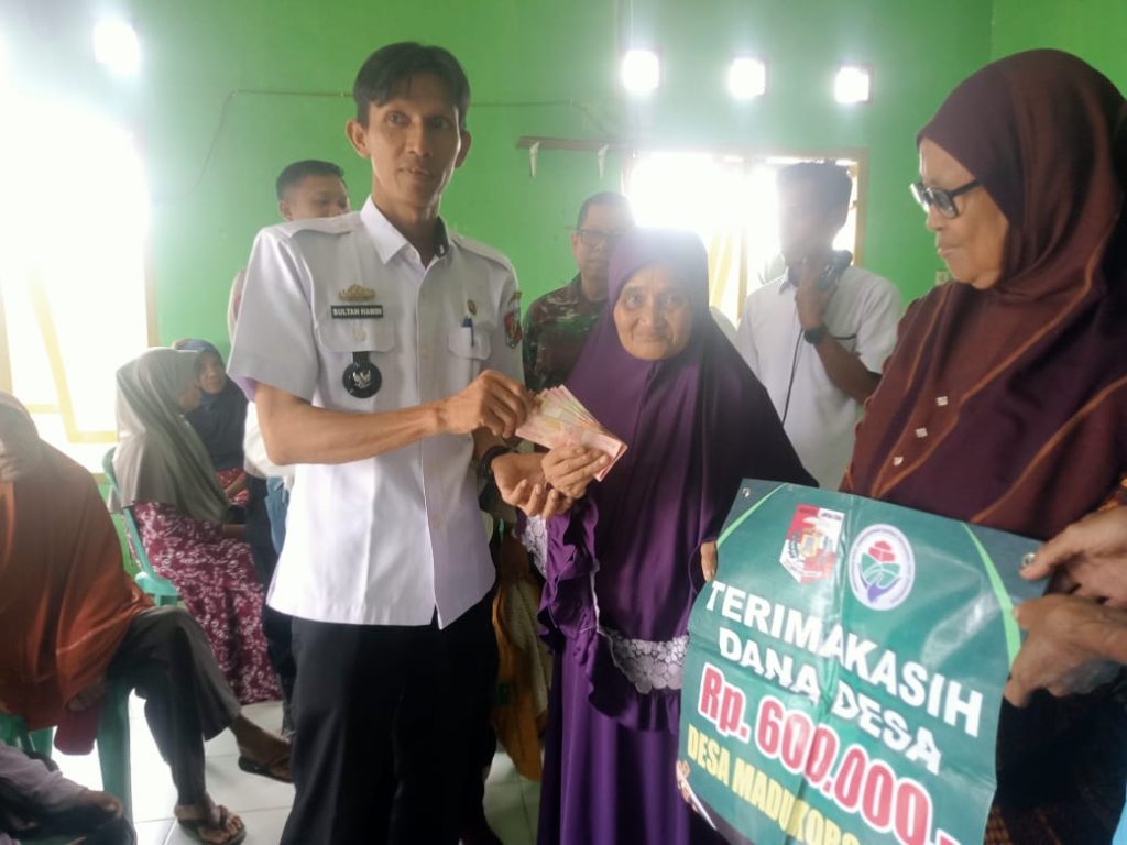 c1-1-1024x768 Pemdes Madukoro Baru Bagikan BLT-DD Ekstrim