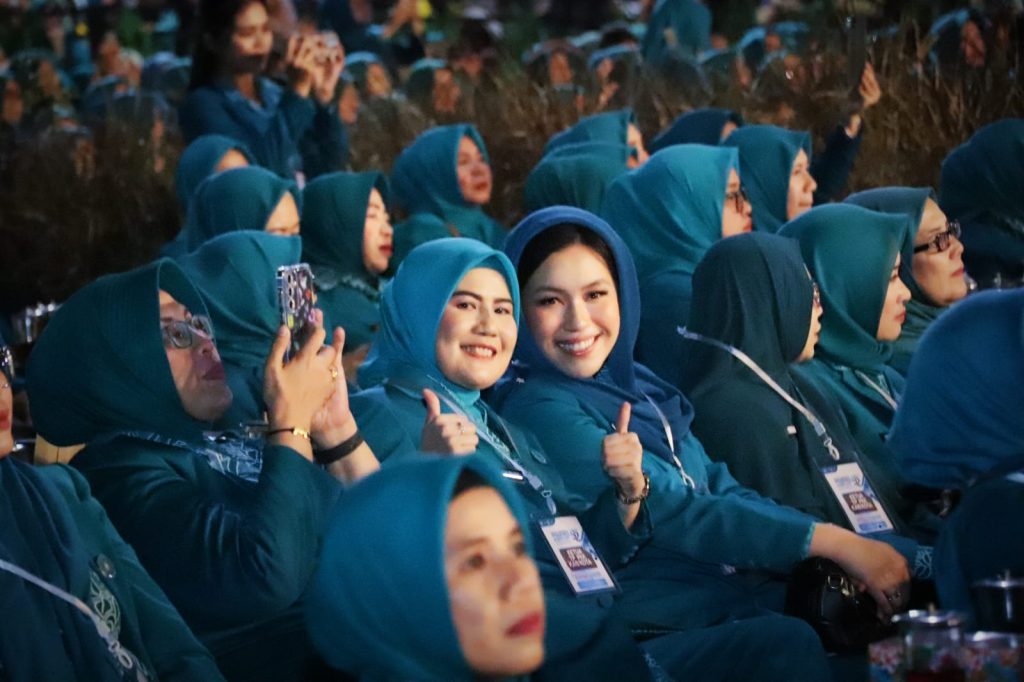 c1-1024x682 Pj Ketua TP PKK Muba Hadiri Malam Puncak HKG PKK ke-52 di Solo