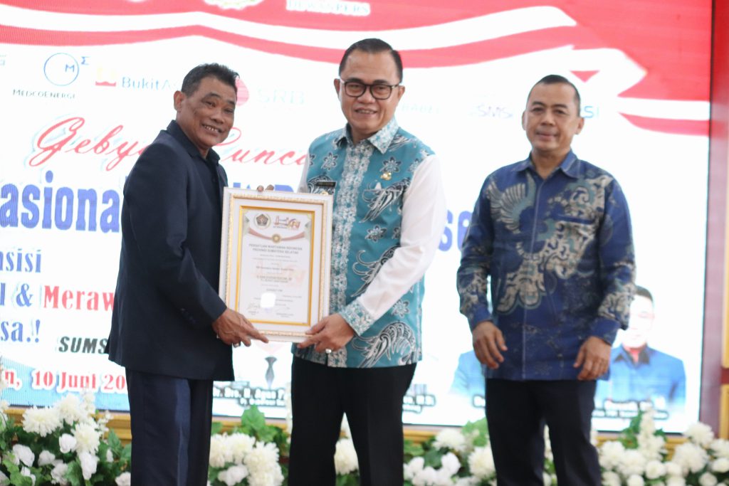 20240610111555_IMG_1637-1024x683-1 Pj. Bupati Banyuasin Raih PWI Sumsel Award 2024 atas Peran Aktif sebagai Sahabat PWI