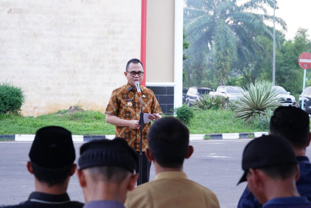 IMG-20240531-WA0001-1024x684-1 Percantik Ibukota, Pj Bupati Hani S Rustam Resmikan Papan Nama Jalan dan Unit PJU