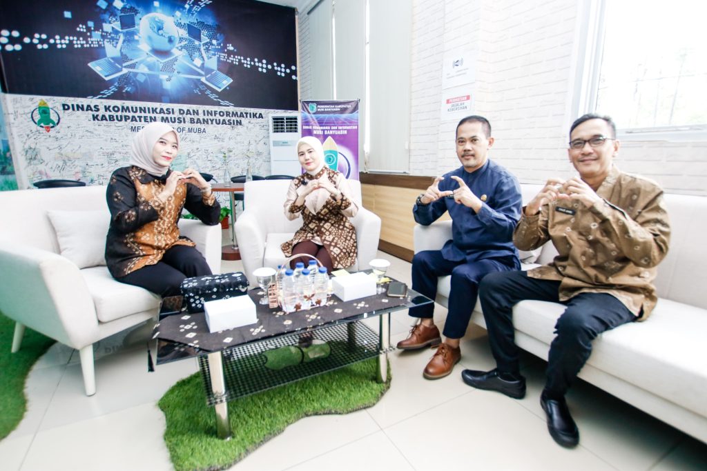IMG-20240614-WA0033-1024x683 Podcast Bareng Radio Gema Randik, Hj Triana Sandi Ungkap Sosok Menjadi Istri Seorang Pj Bupati Muba