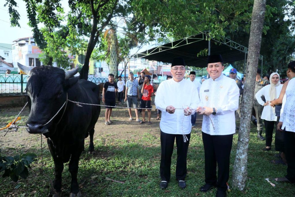 IMG-20240616-WA0117-1024x682 Pj Gubernur Agus Fatoni Resmikan Gerakan Kurban Serentak se-Sumsel