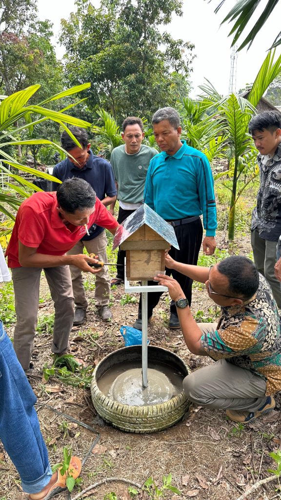 IMG-20240625-WA0011-576x1024 Berdayakan Masyarakat Desa Embawang, Bukit Asam (PTBA) Dukung Budidaya Lebah Madu
