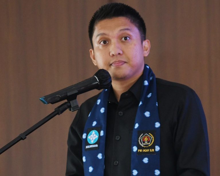 a2 Bupati Panca Wijaya Akbar, SH Raih Penghargaan Bupati Sahabat PWI 2024