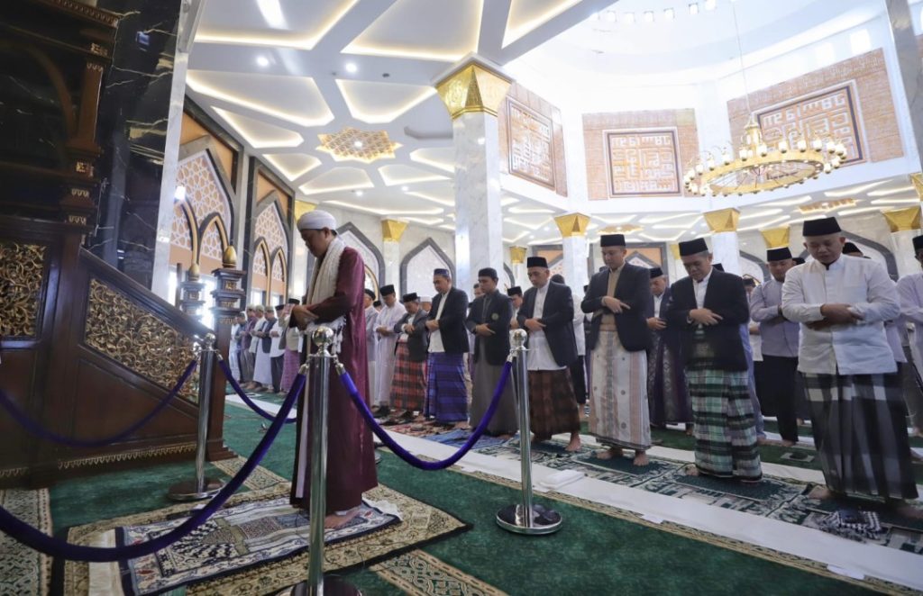 a3-3-1024x662 Bupati Panca Sholat Idul Adha di Masjid Agung An-Nur, Ajak Masyarakat Tingkatkan Keimanan