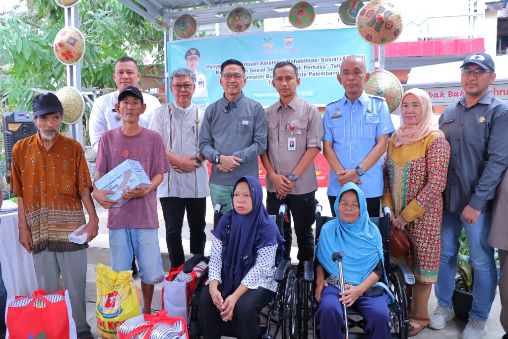 c3-1024x683 Serahkan Alat Bantu Pendengaran hingga Sembako, Penyandang Disabilitas Jadi Perhatian Ratu Dewa