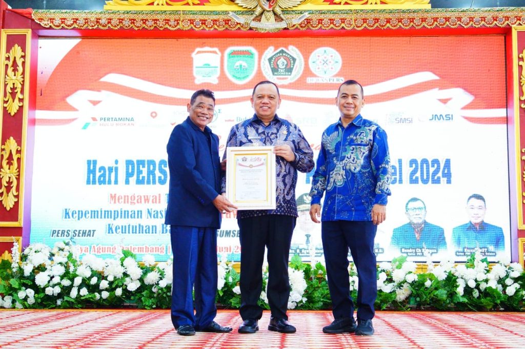 c4-1024x681 PWI Sumsel Beri Award Kepada Pj Sandi Fahlepi sebagai Sahabat PWI