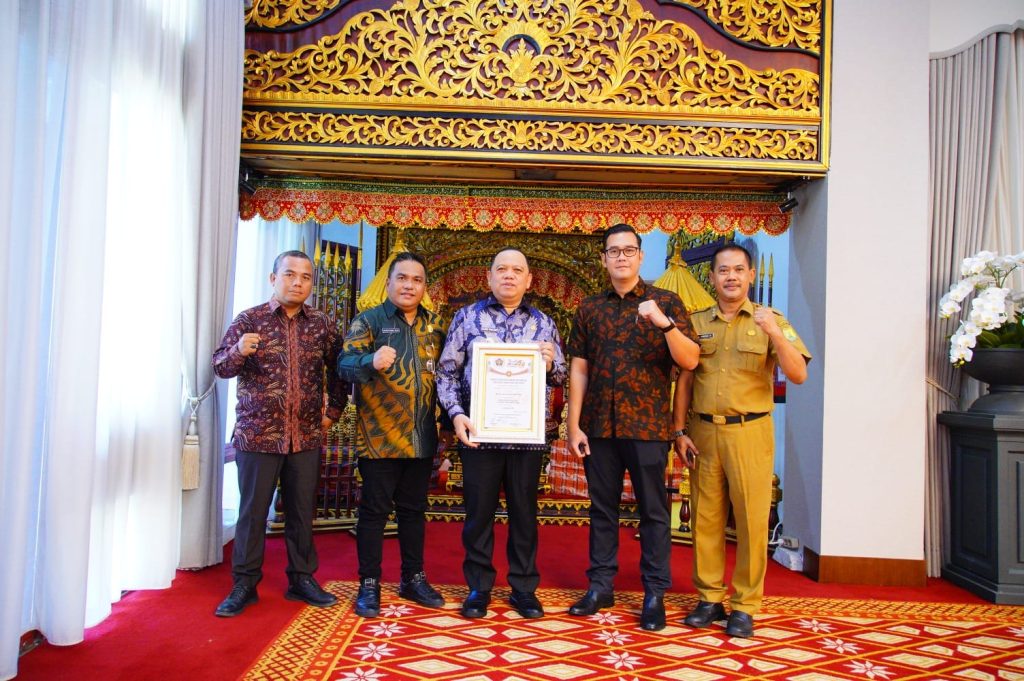 c5-1024x681 PWI Sumsel Beri Award Kepada Pj Sandi Fahlepi sebagai Sahabat PWI