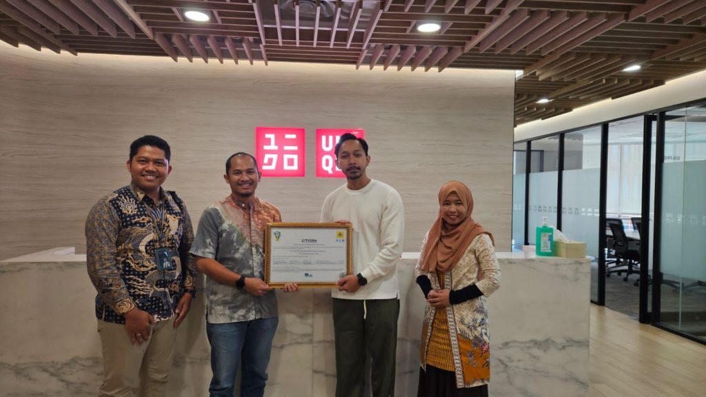 IMG-20240705-WA0075-1024x576 Gunakan Layanan REC, PLN Pasok Listrik Hijau 8.978 MWh untuk Uniqlo Indonesia