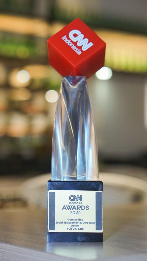 IMG-20240711-WA0032-576x1024 PLN UID S2JB Raih Penghargaan Outstanding Social Engagement & Corporate Action di Ajang CNN Awards