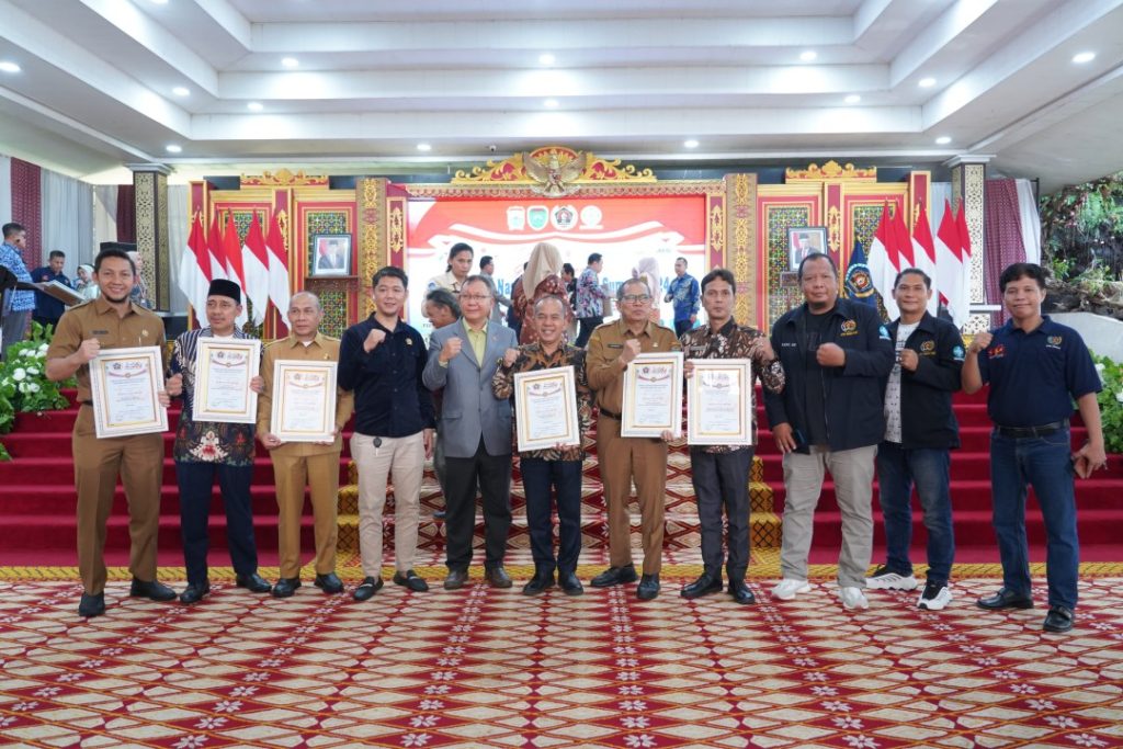 c7-1-1024x683 Bupati Ogan Ilir Panca Wijaya Akbar Raih Penghargaan Bupati Sahabat PWI 2024