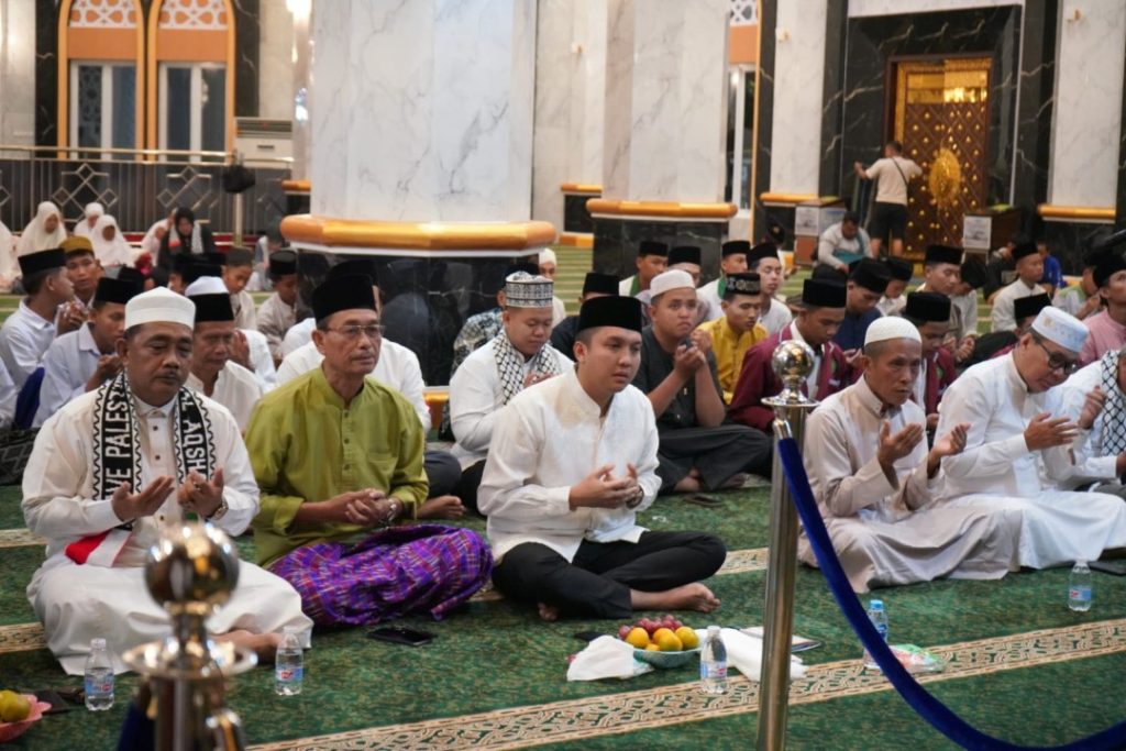 c8-1024x683 Bupati Panca Wijaya Akbar, SH Gelar Istighozah, Doa serta Orasi Kepedulian terhadap Masyarakat, Ummat khususnya Palestina
