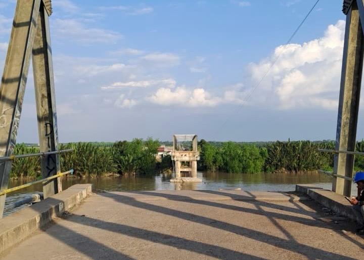 B3-2 Gerak Cepat PLN Sukses Pulihkan 100% Gangguan Kelistrikan di Kecamatan Lalan Akibat Jembatan Ambruk