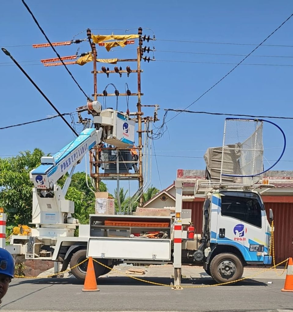 IMG-20240802-WA0047-959x1024 Fokus Perayaan 17 Agustus, PLN ULP Lembayung Lakukan Pemeliharaan Jaringan
