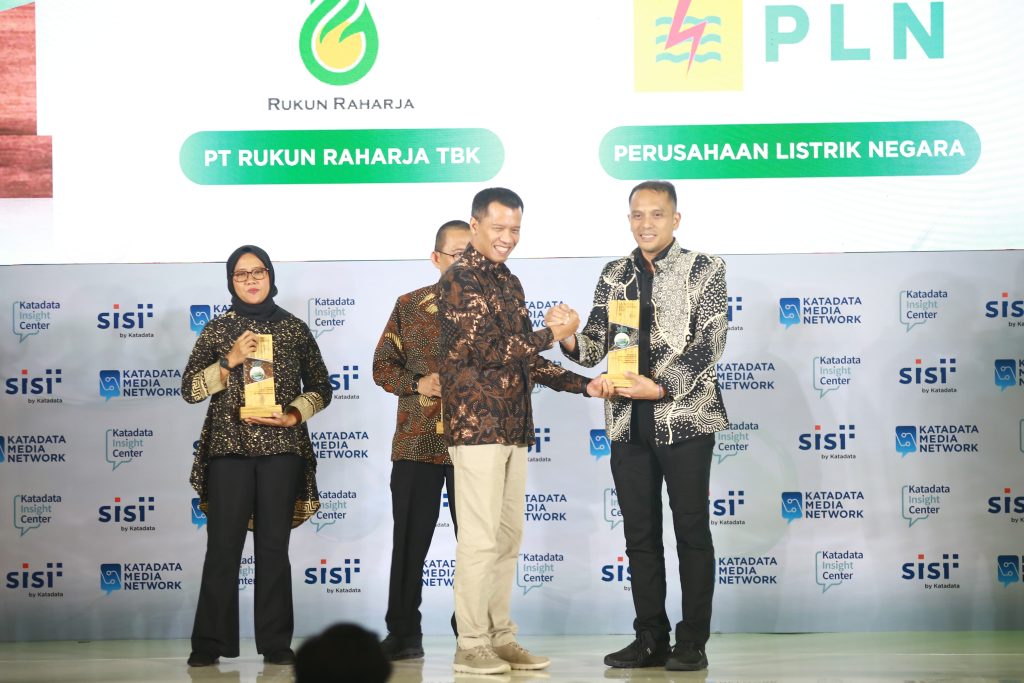 IMG-20240809-WA0052-1024x683 PLN Raih ESG Awards Sektor Energi di Ajang SAFE