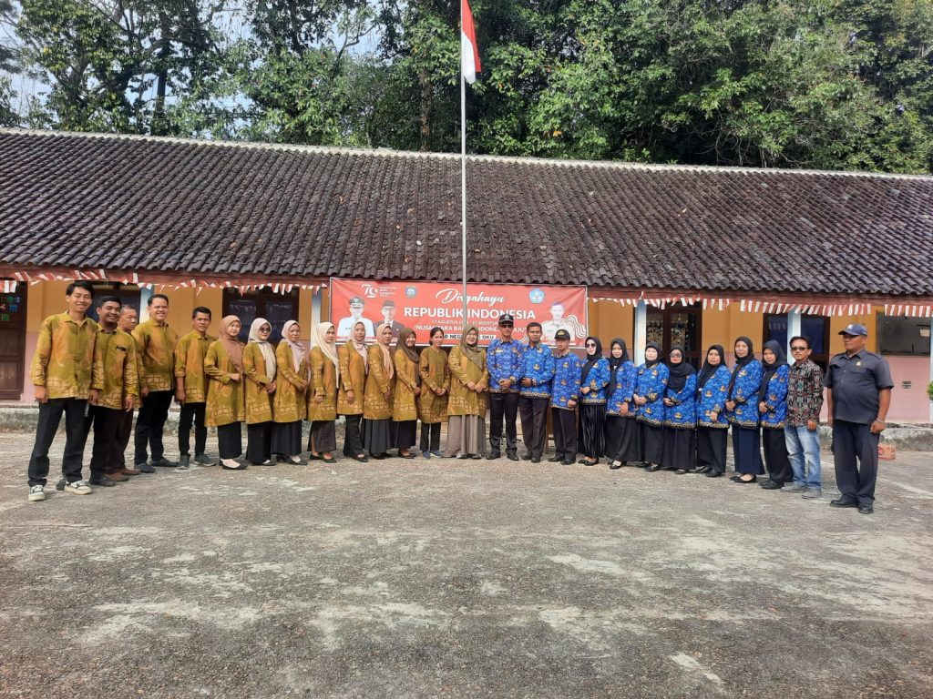 IMG-20240817-WA0082-1024x768 Pemdes Karang Dapo Gelar Upacara Bendera HUT ke-79 RI