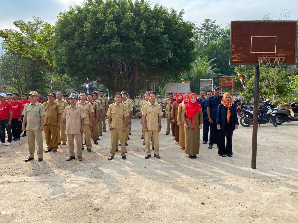 IMG-20240817-WA0099-1-1024x768 Bersama SMPN 27 - SDN 136 OKU, Pemdes Gunung Meraksa Gelar Upacara HUT ke-79 RI