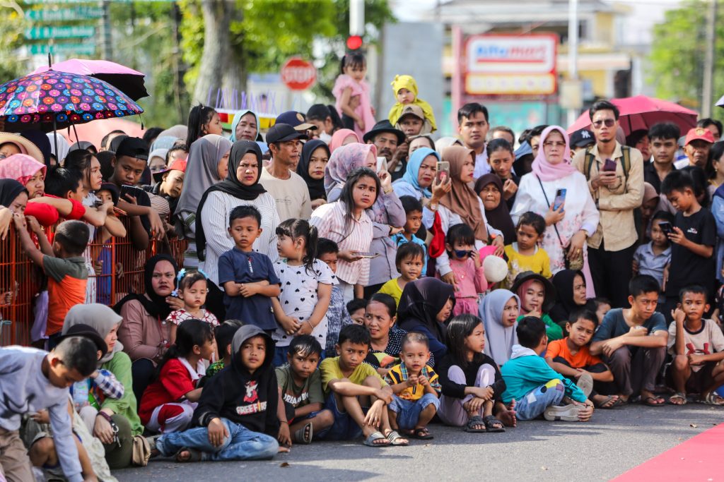 A8-1-1024x683 Bak Lautan Manusia, Masyarakat Muba Padati Sepanjang Kolonel Wahid Udin Saksikan Karnaval