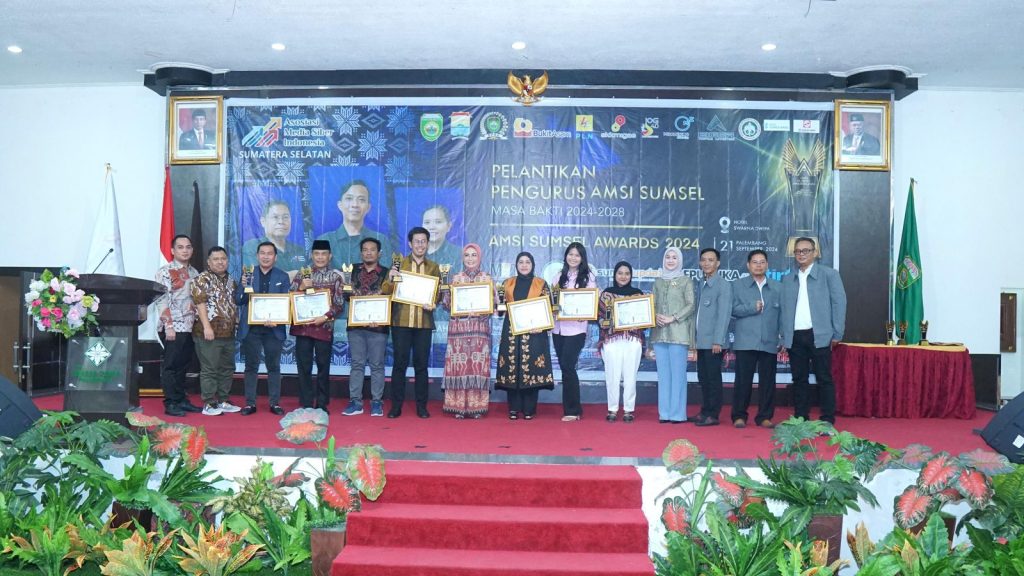 IMG-20240923-WA0038-1024x576 AMSI Sumsel Beri Anugerah Penghargaan CSR Terbaik kepada PLN UID S2JB