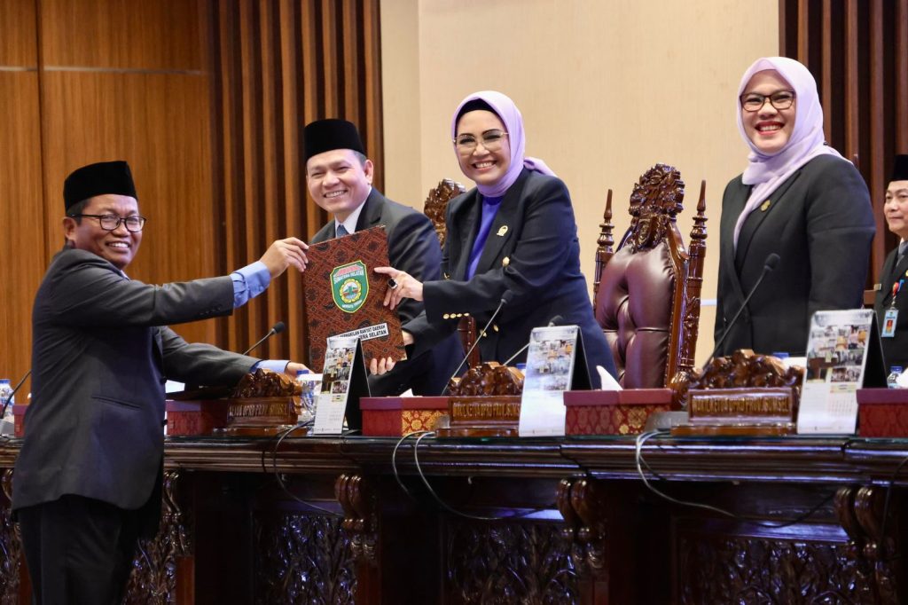 c3-6-1024x682 Rapat Paripurna XCI (91) DPRD Prov. Sumsel: Pj Gubernur Elen Setiadi - Pimpinan DPRD Sumsel Teken Keputusan Bersama 