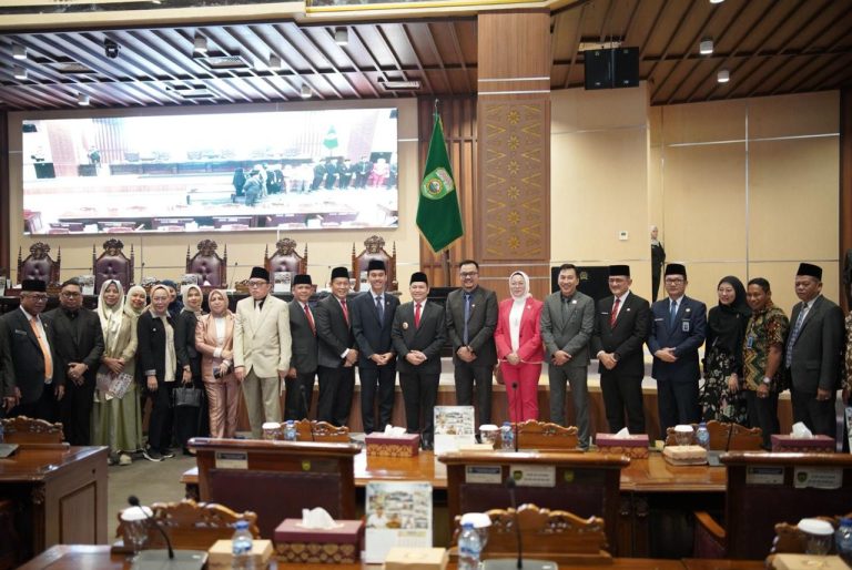 c3 Rapat Paripurna XCIV (94) DPRD Prov. Sumsel: Raperda RT RW Sumsel 2024-2044 Disetujui