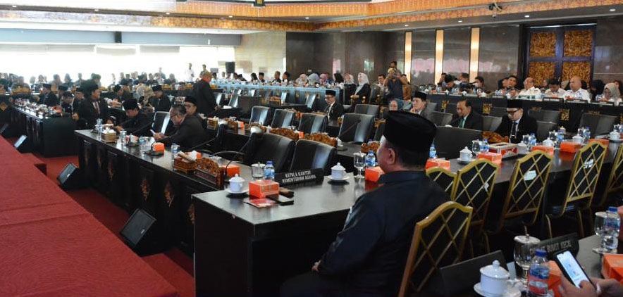 d3-1 Laporan Bapemperda DPRD Kota Palembang terhadap Pembahasan 2 Raperda dan Persetujuan Bersama