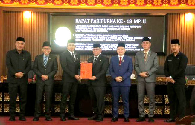 d5 Laporan Bapemperda DPRD Kota Palembang terhadap Pembahasan 2 Raperda dan Persetujuan Bersama