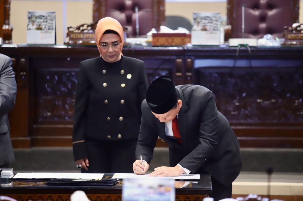 f2-1024x681 Rapat Paripurna LXXXVI (86) DPRD Prov. Sumsel: Nota Kesepakatan KUA dan PPAS APBD Provinsi Tahun Anggaran 2025 Ditandatangani