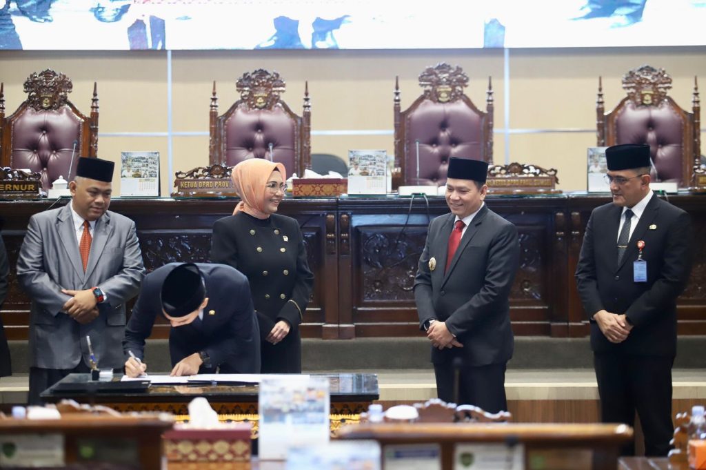 f3-1024x681 Rapat Paripurna LXXXVI (86) DPRD Prov. Sumsel: Nota Kesepakatan KUA dan PPAS APBD Provinsi Tahun Anggaran 2025 Ditandatangani